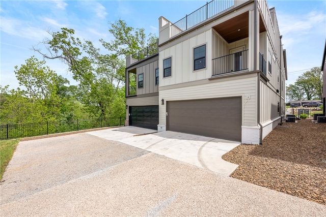 1037 NW A Street, Bentonville, AR 72712