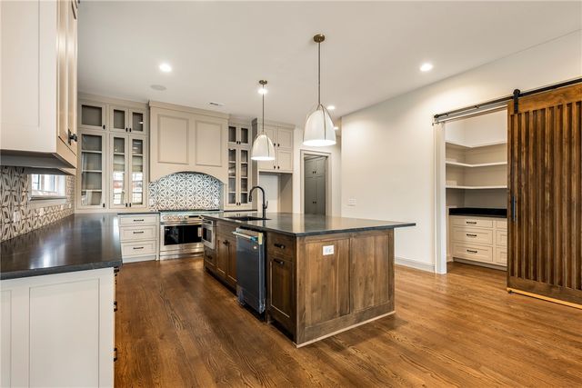 1037 NW A Street, Bentonville, AR 72712