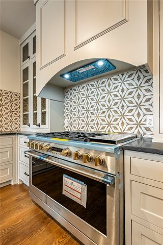 1037 NW A Street, Bentonville, AR 72712