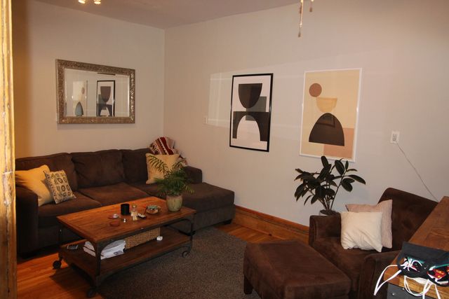 1736 W Beach Avenue, Chicago, IL 60622