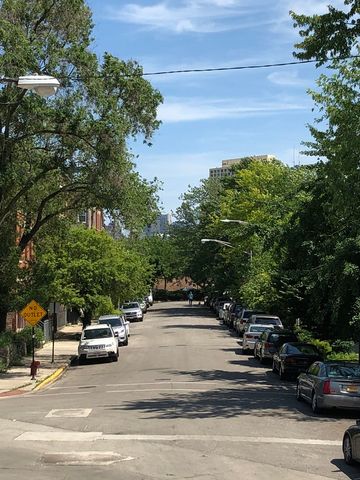 1736 W Beach Avenue, Chicago, IL 60622
