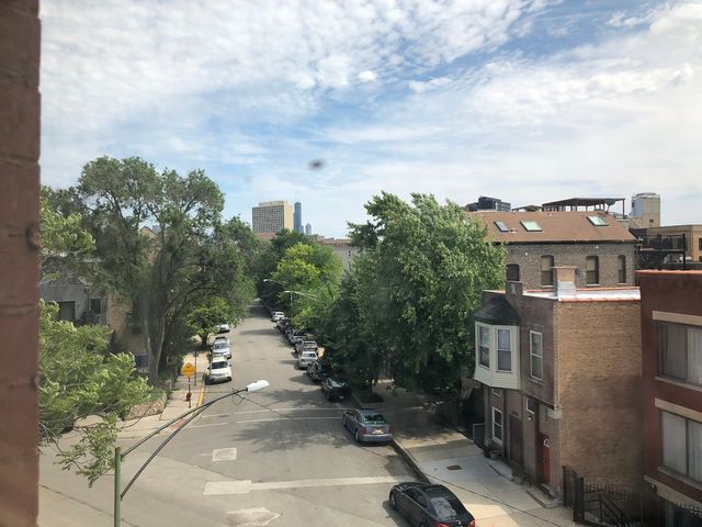 1736 W Beach Avenue, Chicago, IL 60622