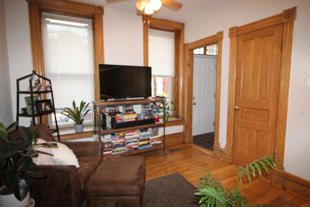 1736 W Beach Avenue, Chicago, IL 60622