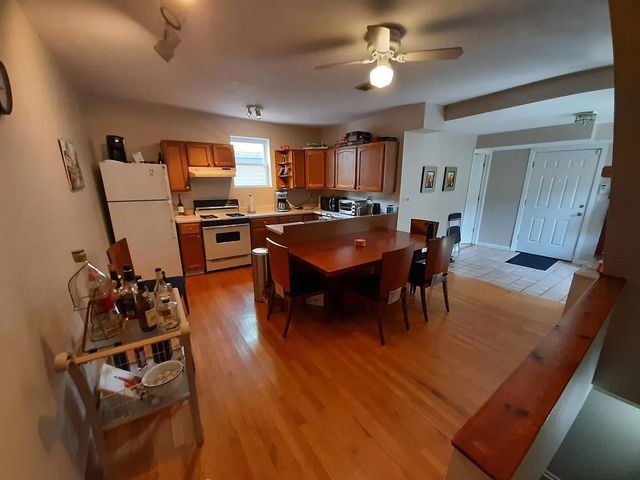 1736 W Beach Avenue, Chicago, IL 60622
