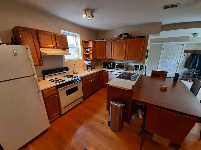 1736 W Beach Avenue, Chicago, IL 60622