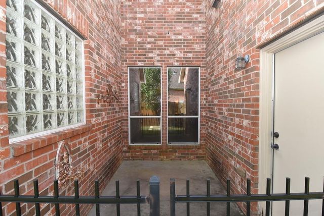 8303 Crescent Knolls Drive, Richmond, TX 77406