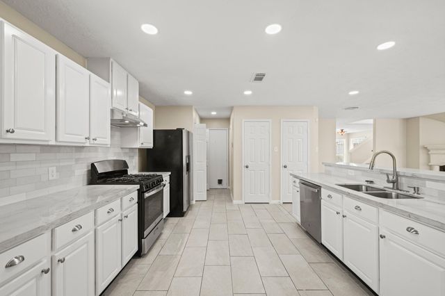 3002 Palace Oaks Drive, Houston, TX 77082