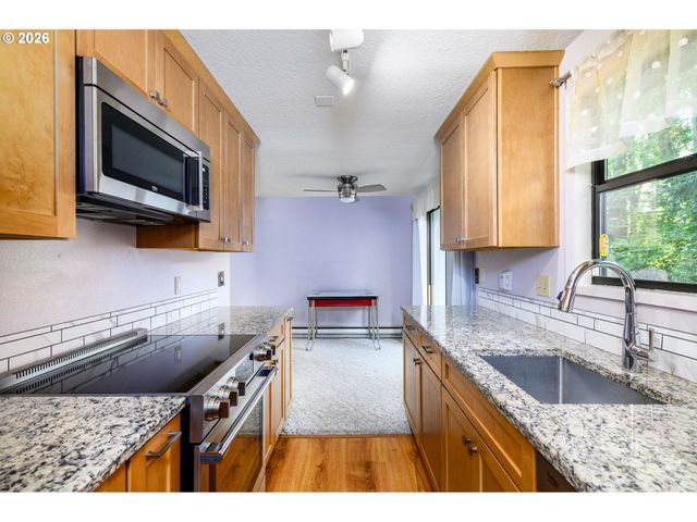 7925 Sw FANNO CREEK Dr 6, Tigard, OR 97224