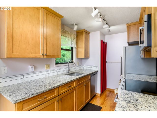 7925 Sw FANNO CREEK Dr 6, Tigard, OR 97224