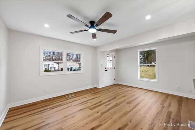 2617 W Emerald Court, Mchenry, IL 60051