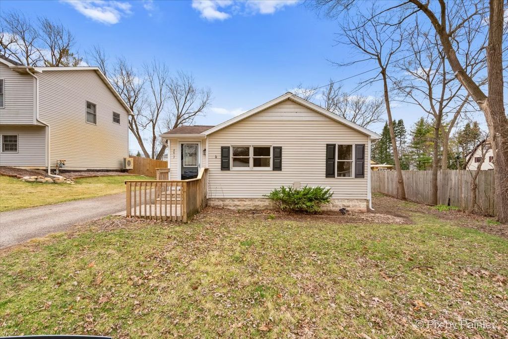 2617 W Emerald Court, Mchenry, IL 60051