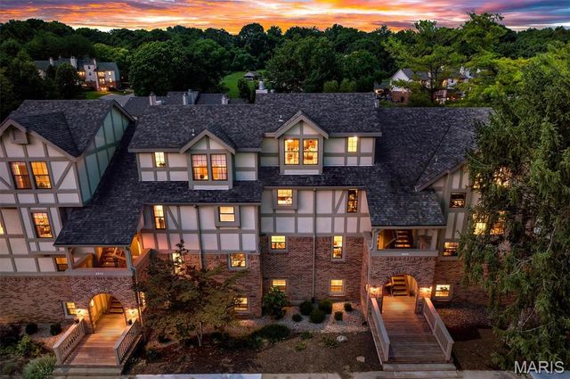 2201 Sequoia Park Court E, Maryland Heights, MO 63043