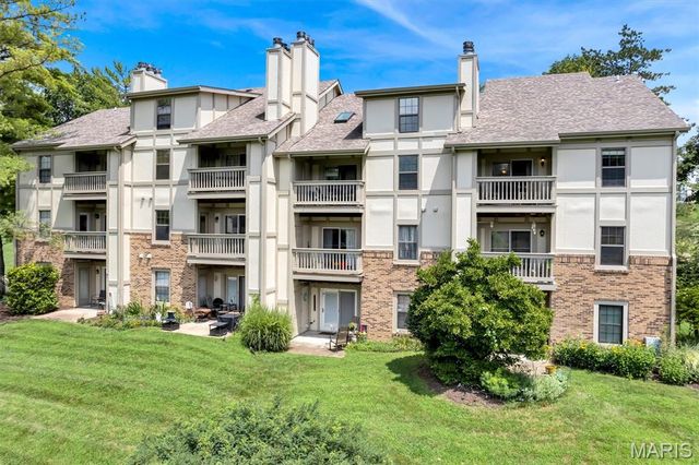 2201 Sequoia Park Court E, Maryland Heights, MO 63043