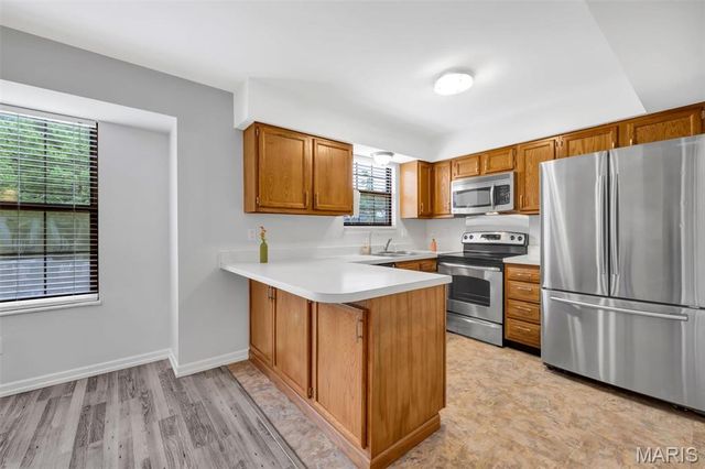 2201 Sequoia Park Court E, Maryland Heights, MO 63043