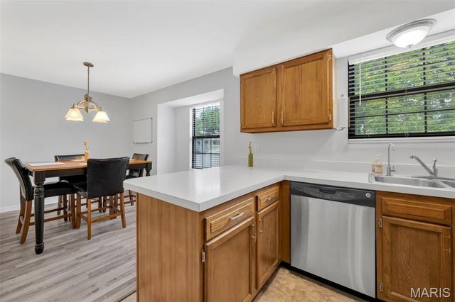 2201 Sequoia Park Court E, Maryland Heights, MO 63043