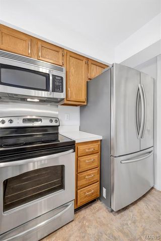 2201 Sequoia Park Court E, Maryland Heights, MO 63043