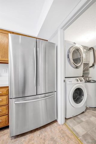 2201 Sequoia Park Court E, Maryland Heights, MO 63043