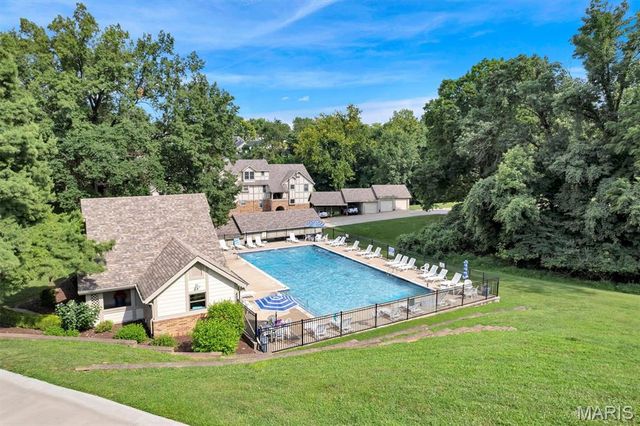 2201 Sequoia Park Court E, Maryland Heights, MO 63043