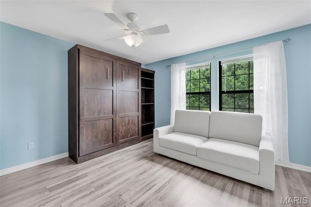 2201 Sequoia Park Court E, Maryland Heights, MO 63043