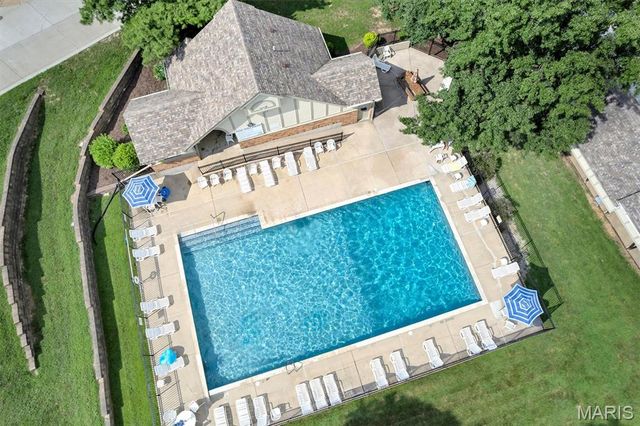 2201 Sequoia Park Court E, Maryland Heights, MO 63043