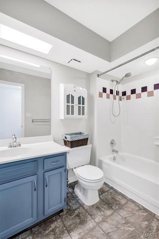 2201 Sequoia Park Court E, Maryland Heights, MO 63043