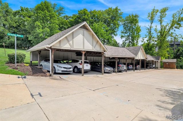 2201 Sequoia Park Court E, Maryland Heights, MO 63043