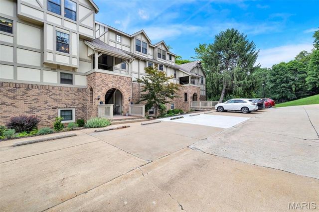 2201 Sequoia Park Court E, Maryland Heights, MO 63043