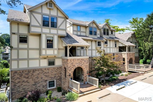 2201 Sequoia Park Court E, Maryland Heights, MO 63043
