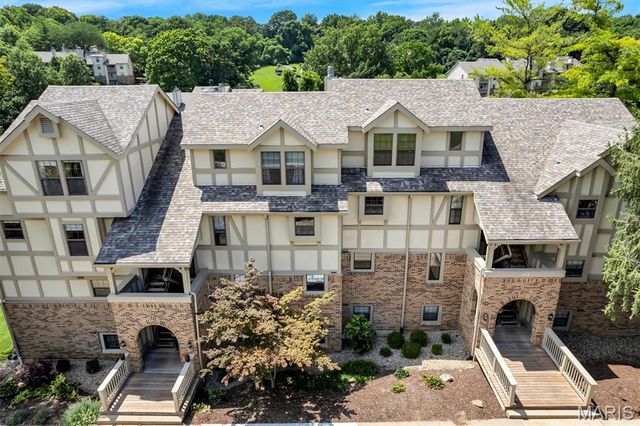 2201 Sequoia Park Court E, Maryland Heights, MO 63043