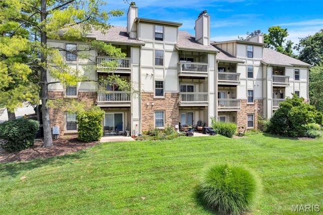 2201 Sequoia Park Court E, Maryland Heights, MO 63043