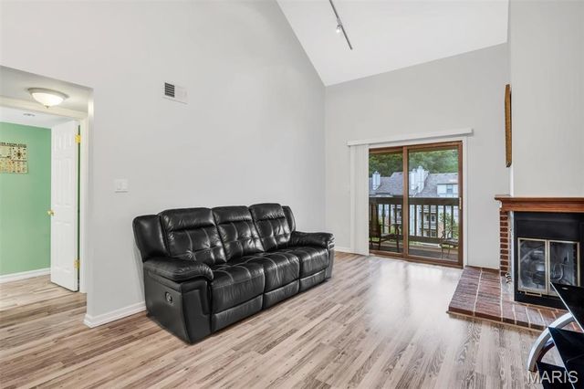 2201 Sequoia Park Court E, Maryland Heights, MO 63043