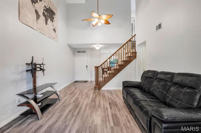2201 Sequoia Park Court E, Maryland Heights, MO 63043
