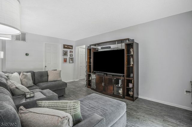 130 Arbor Way, Branchburg Twp., NJ 08876