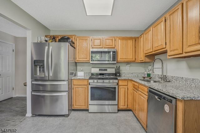 130 Arbor Way, Branchburg Twp., NJ 08876