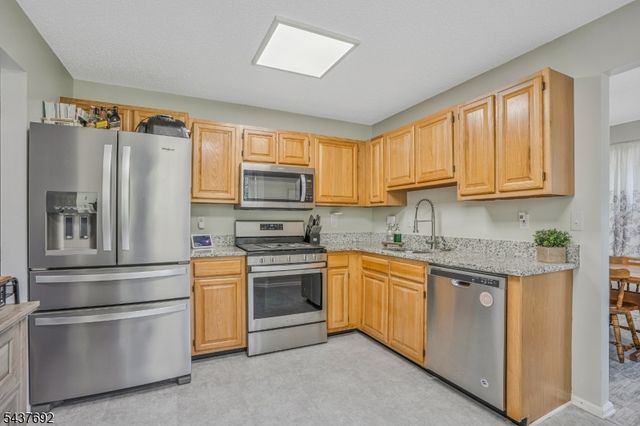 130 Arbor Way, Branchburg Twp., NJ 08876