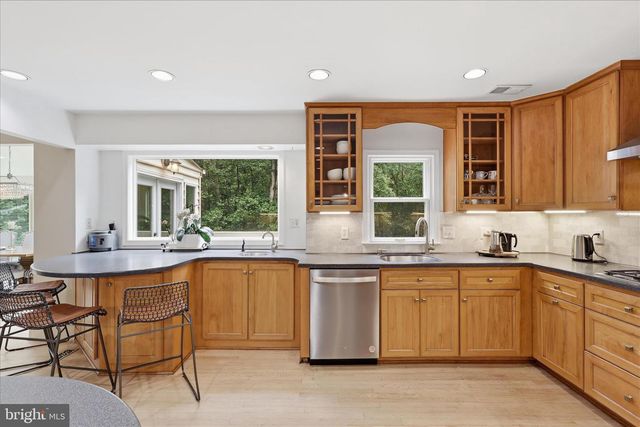 11180 TATTERSALL TRL, Oakton, VA 22124