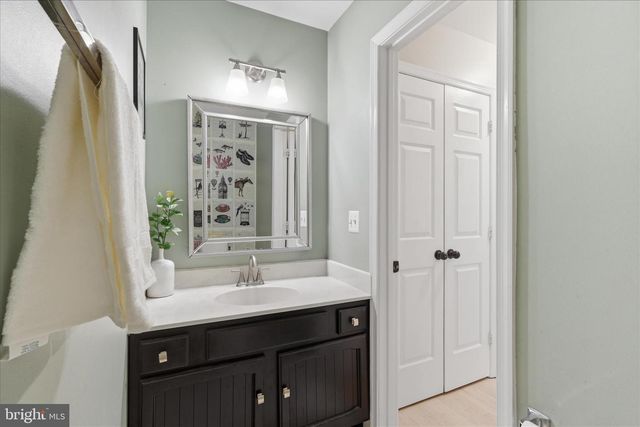 11180 TATTERSALL TRL, Oakton, VA 22124