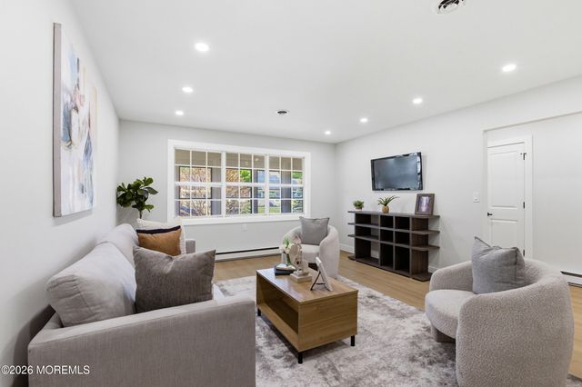 2 Leighton Lane, Manchester, NJ 08759
