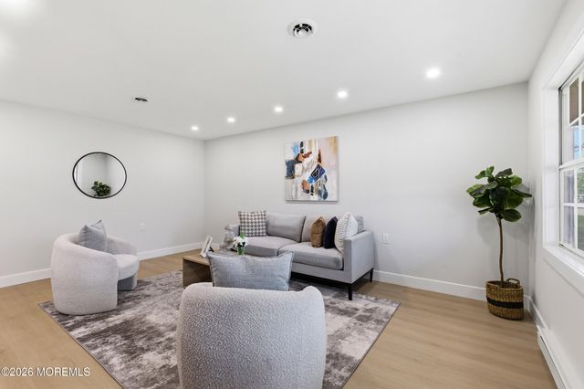 2 Leighton Lane, Manchester, NJ 08759