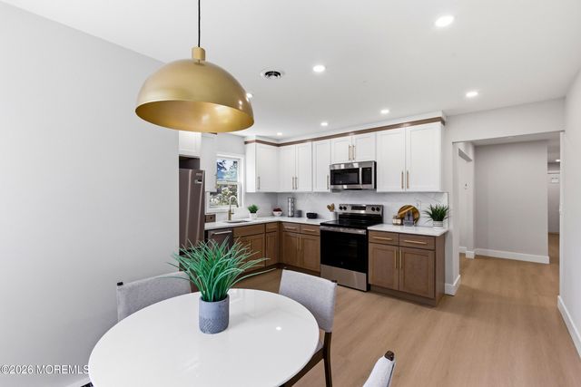 2 Leighton Lane, Manchester, NJ 08759