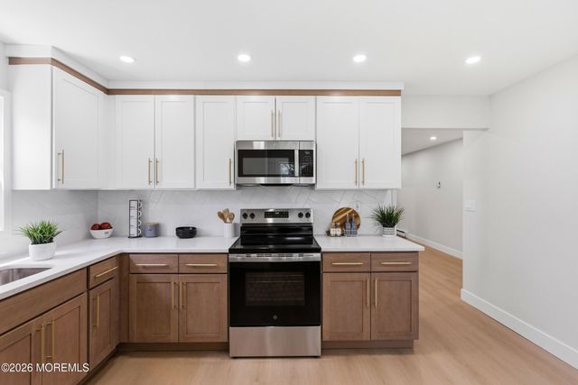 2 Leighton Lane, Manchester, NJ 08759