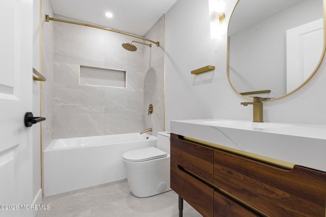 2 Leighton Lane, Manchester, NJ 08759