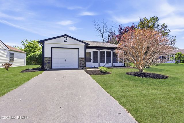 2 Leighton Lane, Manchester, NJ 08759