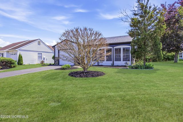 2 Leighton Lane, Manchester, NJ 08759