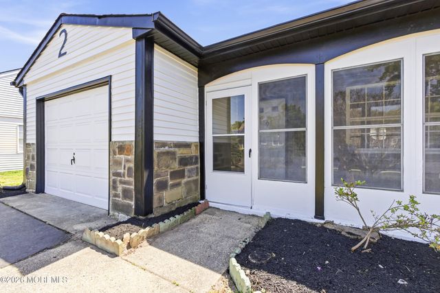 2 Leighton Lane, Manchester, NJ 08759