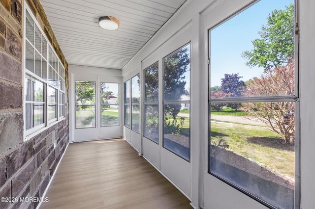 2 Leighton Lane, Manchester, NJ 08759