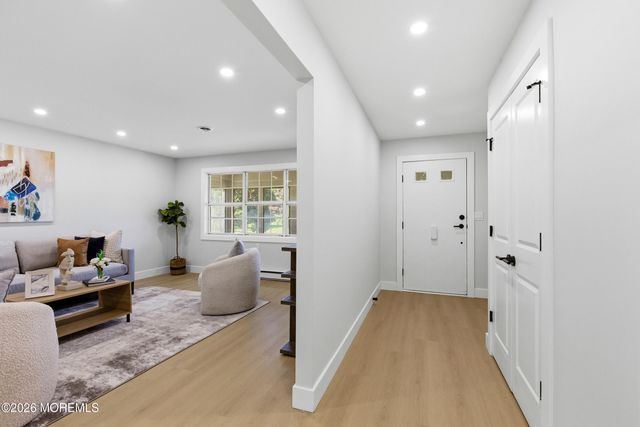 2 Leighton Lane, Manchester, NJ 08759