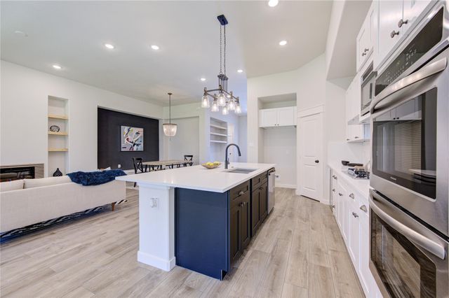 248 Blue Hill Drive, Montgomery, TX 77356