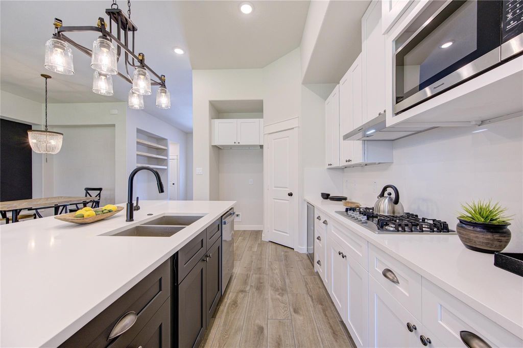 248 Blue Hill Drive, Montgomery, TX 77356