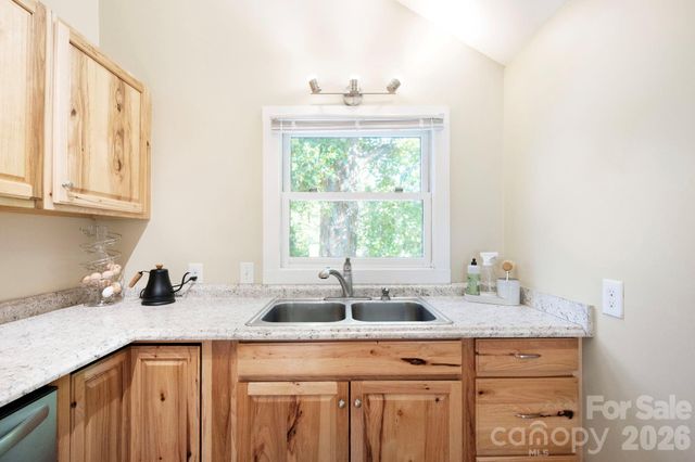 110 Le An Hurst Road, Asheville, NC 28803